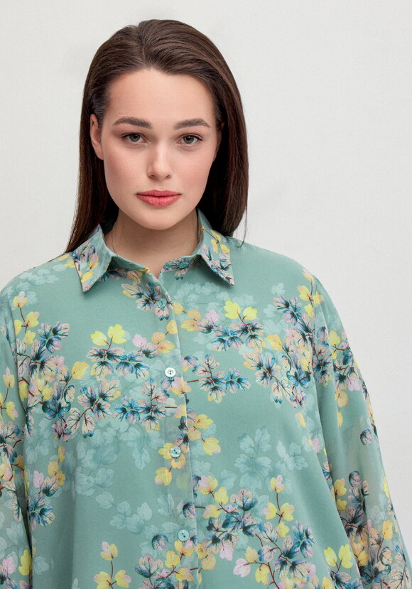 Рубашка с флористическим принтом шир.  580, рис. 5