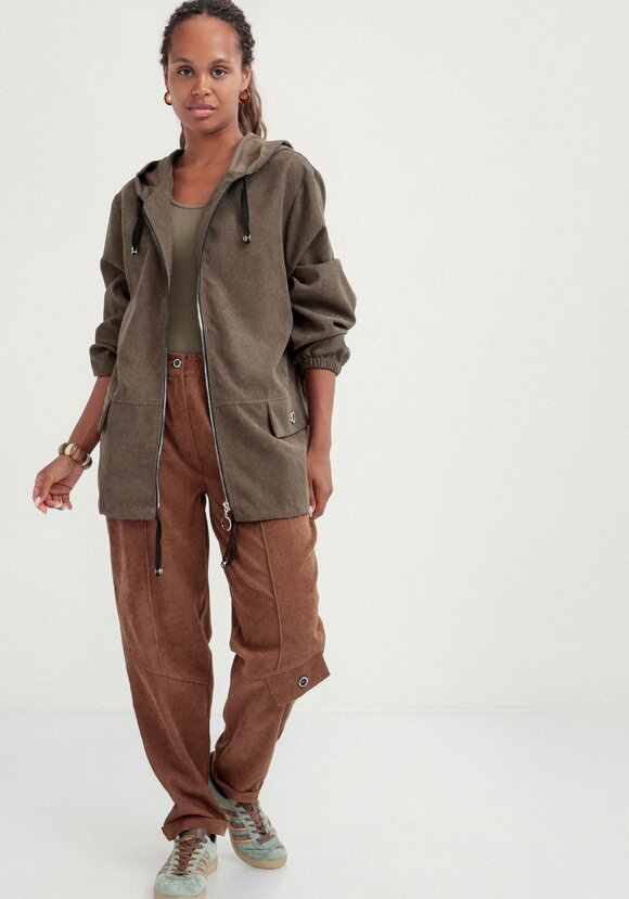 Куртка вельветовая с капюшоном на молнии шир.  580, рис. 23