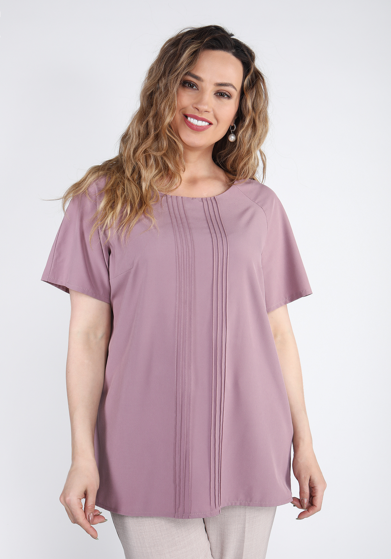 Блуза с защипами и круглым вырезом