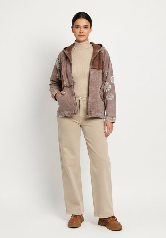 Куртка джинсовая с нашивками Ванесса шир.  580, рис. 13