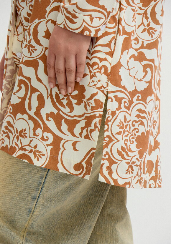 Блуза удлинённая с карманами шир.  580, рис. 8