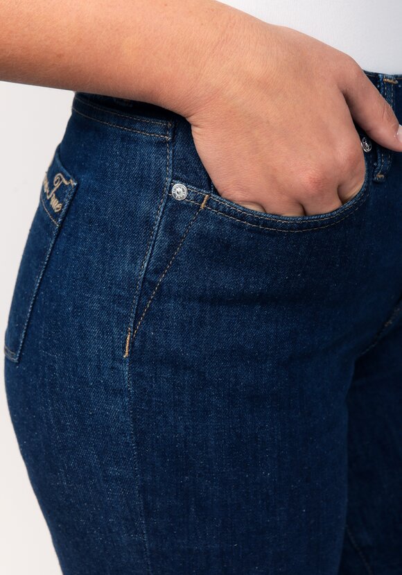 Джинсы прямого кроя с вышивкой на кармане шир.  580, рис. 5