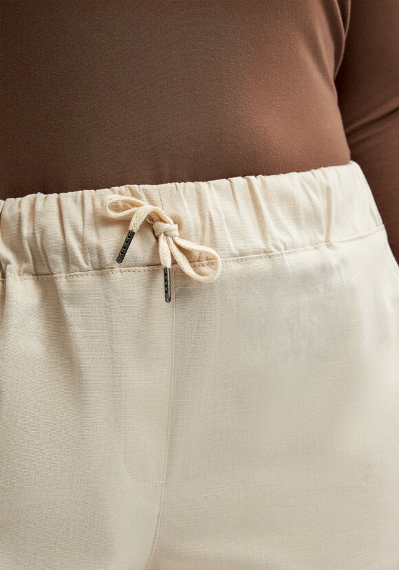 Брюки зауженные с контрастной отделкой шир.  580, рис. 23