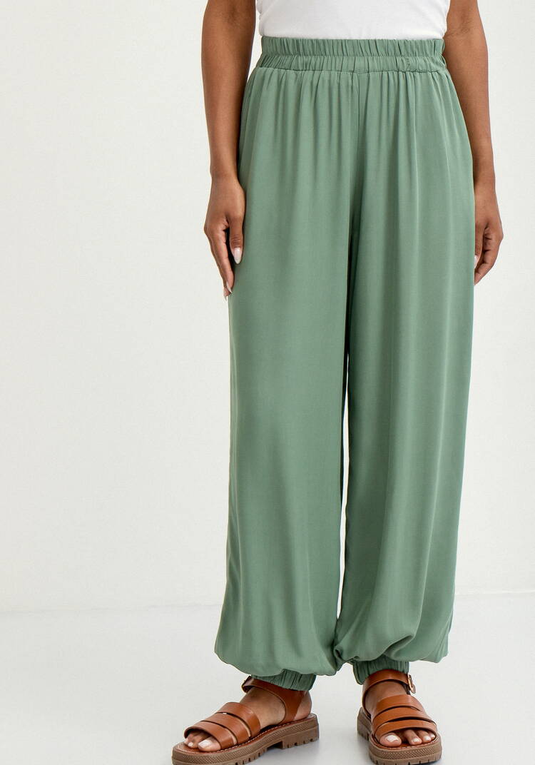 Брюки широкие с карманами на резинке по низу шир.  750, рис. 12