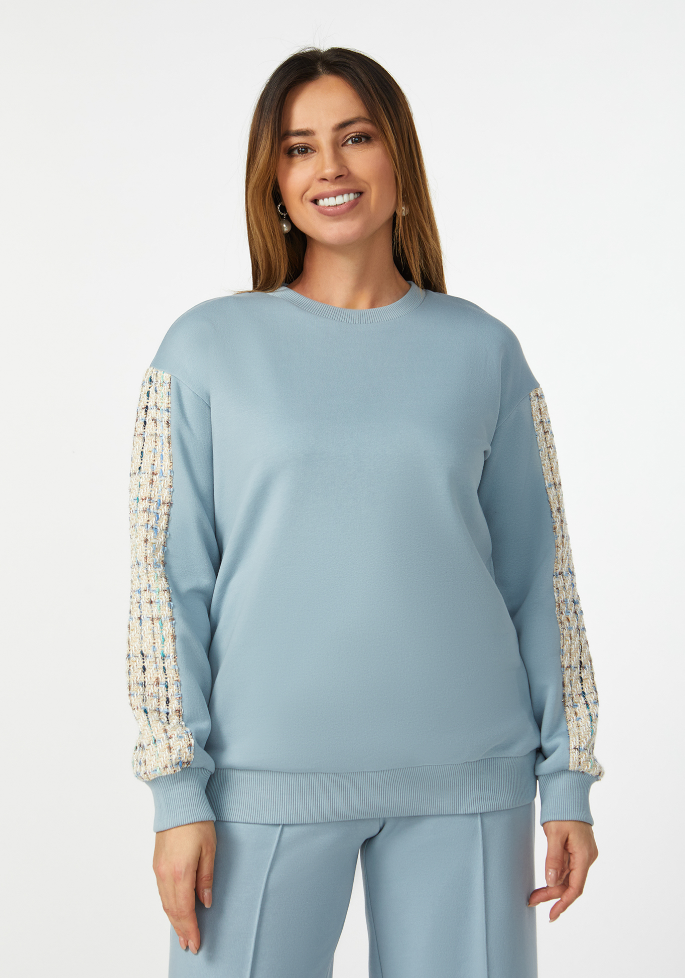 Свитшот со вставками на рукавах