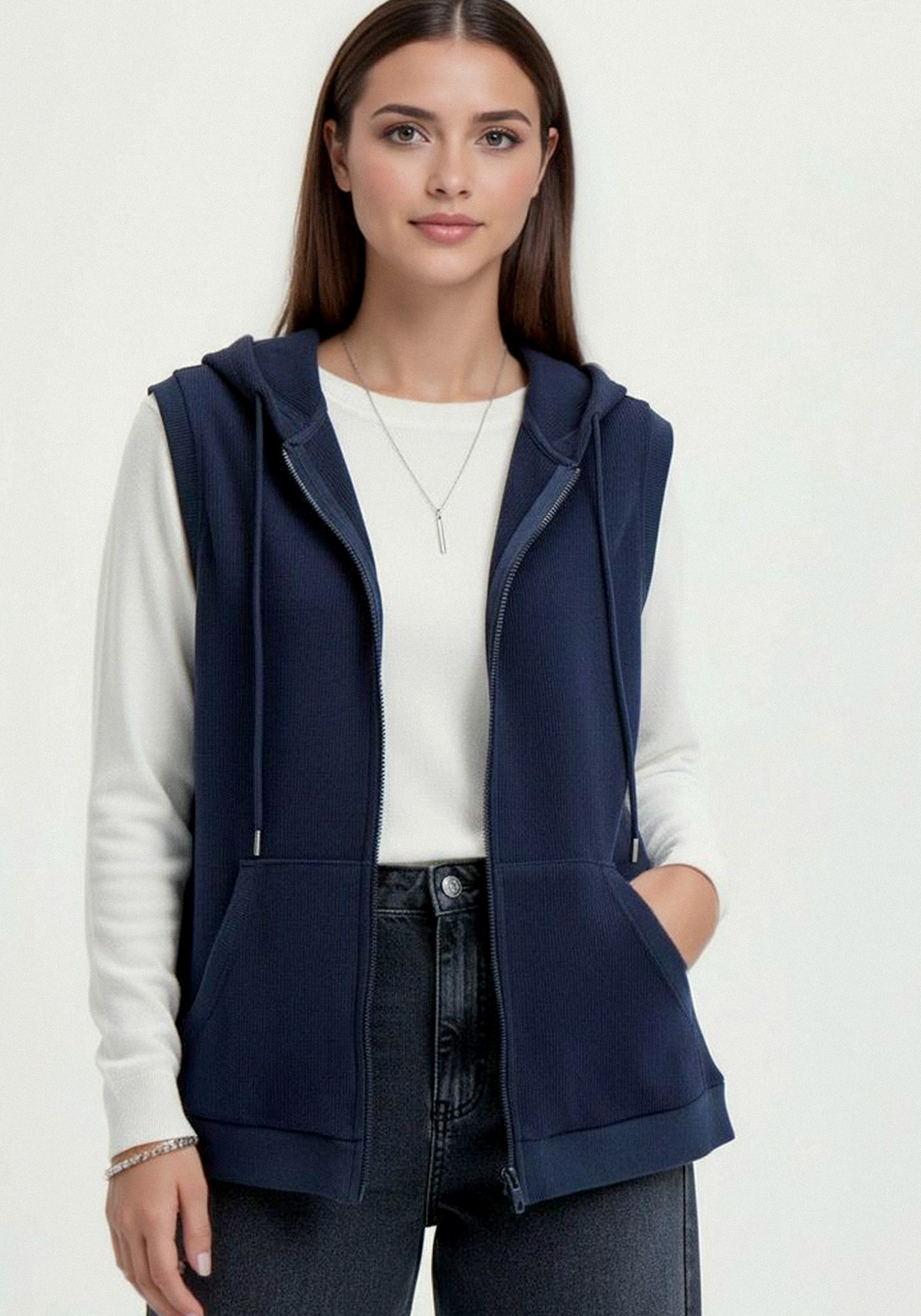 Жилет из микровельвета с начёсом 3499₽