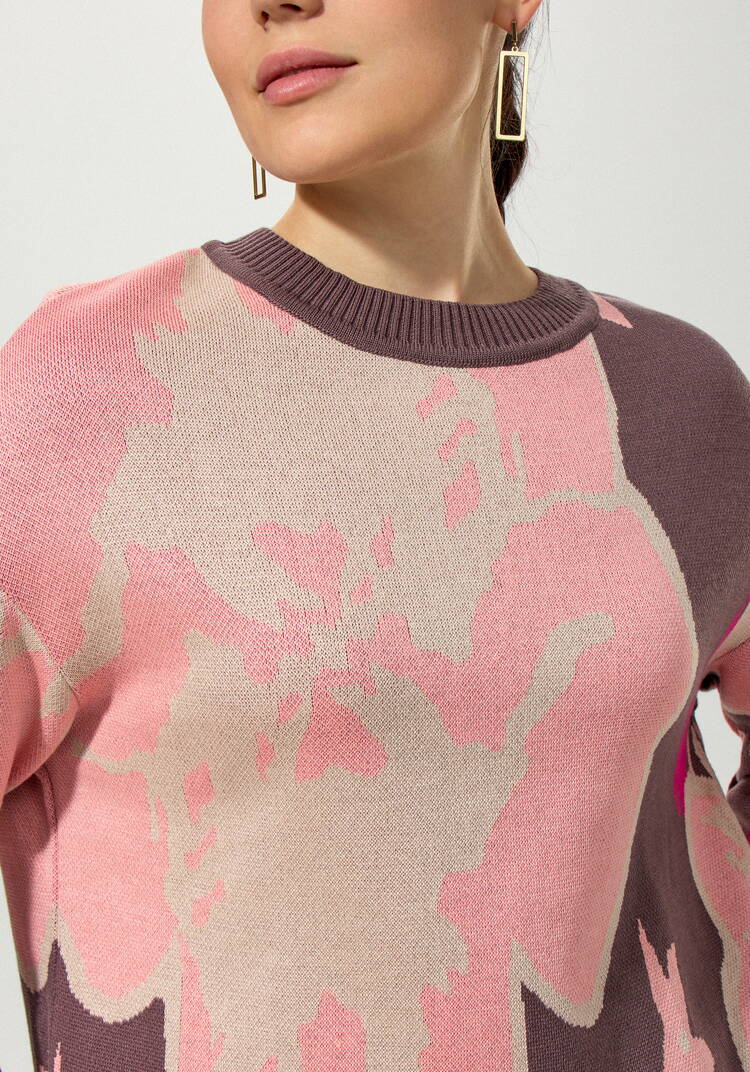 Джемпер с крупным цветочным орнаментом шир.  750, рис. 13