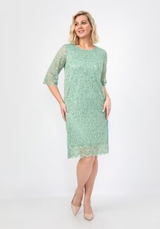 Платье из эластичного гипюра