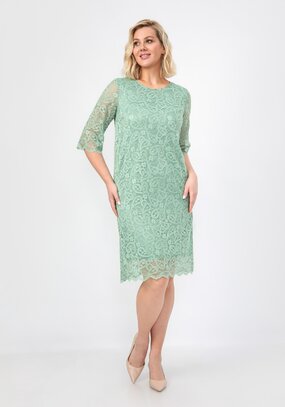 Платье из эластичного гипюра