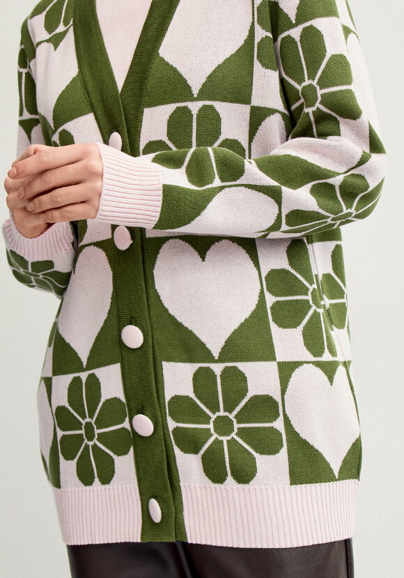 Кардиган прямой на пуговицах с рисунком шир.  580, рис. 22