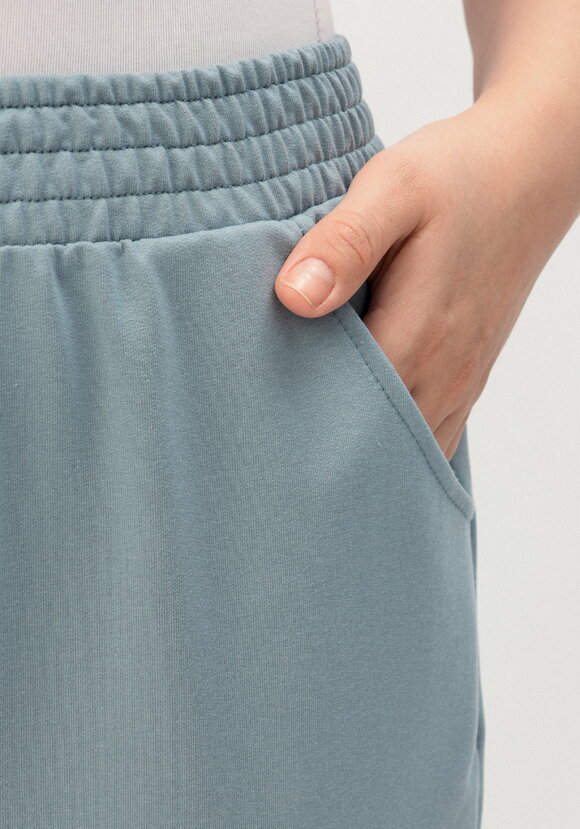 Комплект брючный с принтом на футболке шир.  580, рис. 33