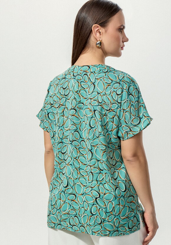 Блуза удлиненная с вырезом шир.  580, рис. 17