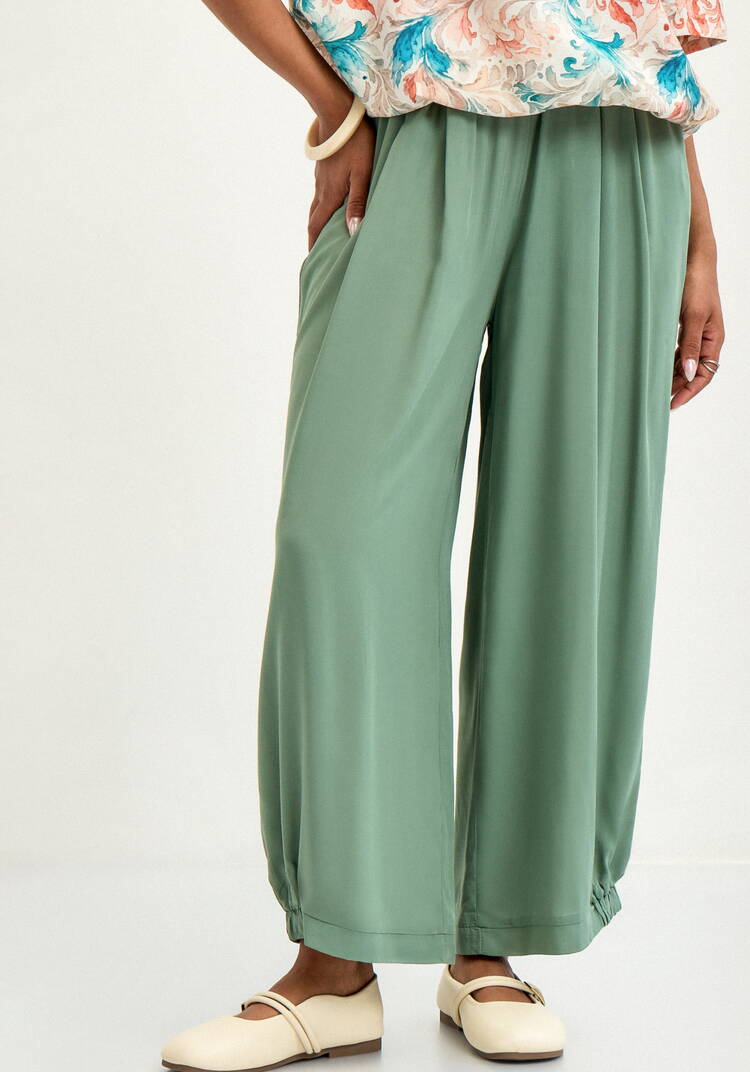 Брюки свободного кроя на резинке по низу шир.  750, рис. 26