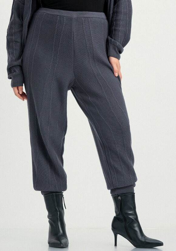 Брюки джоггеры с фактурным рисунком шир.  580, рис. 10