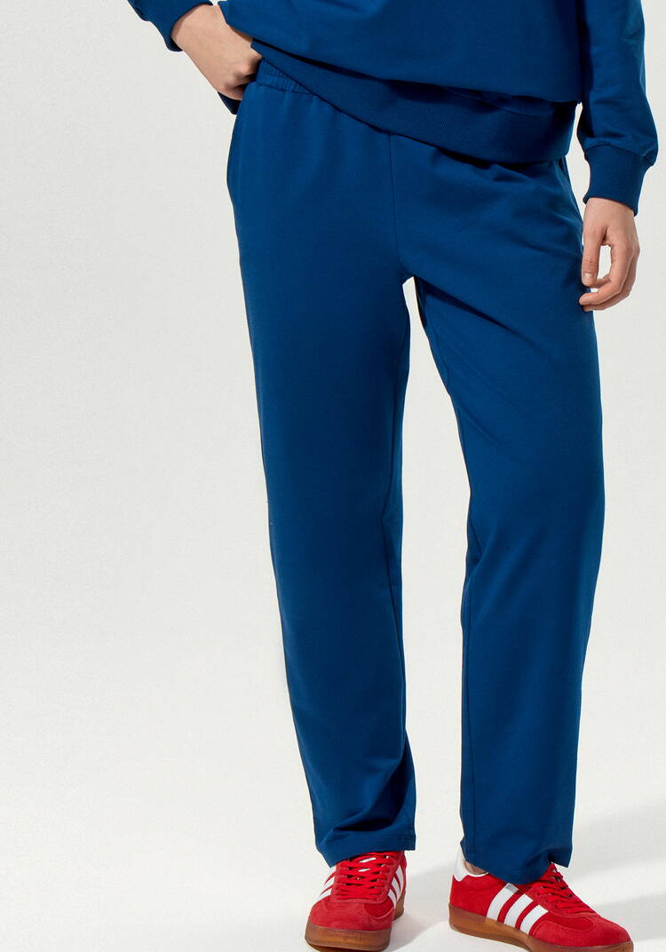 Костюм из брюк и свитшота с принтом на  груди шир.  750, рис. 11