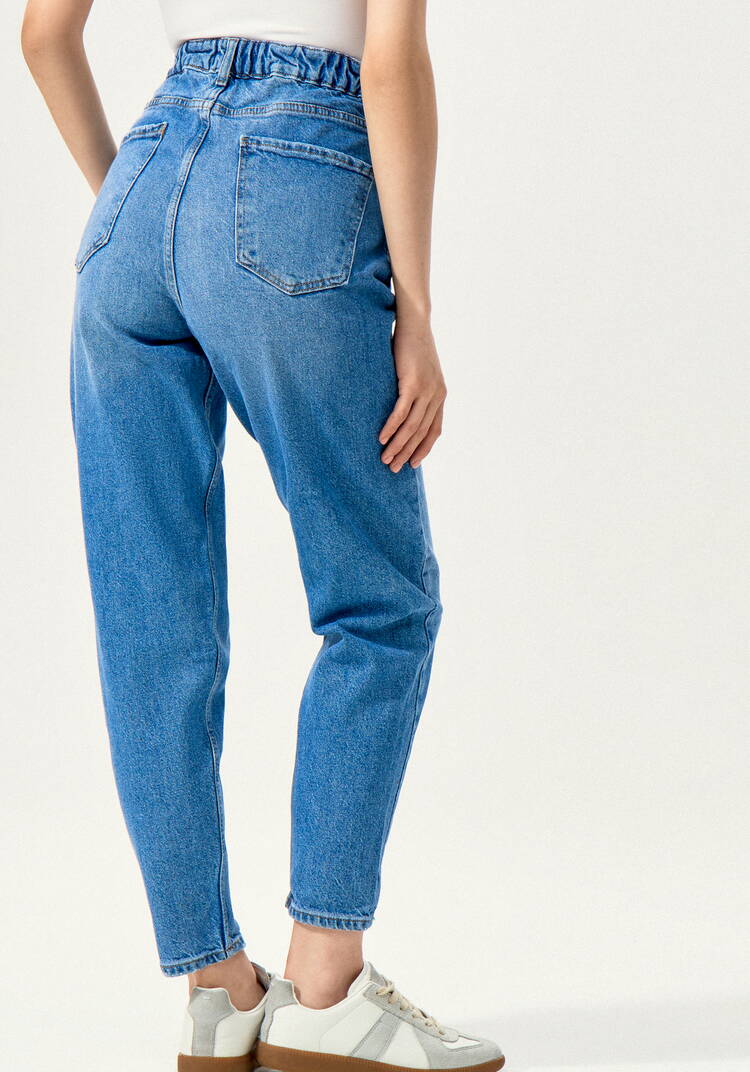 Мом-джинсы с зауженными к низу брючинами шир.  750, рис. 11