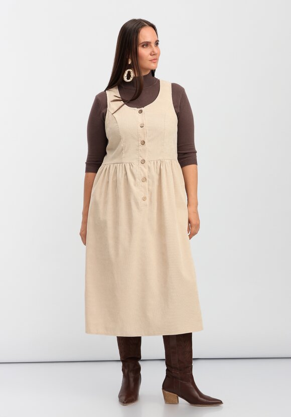 Сарафан из вельвета на пуговицах шир.  580, рис. 9