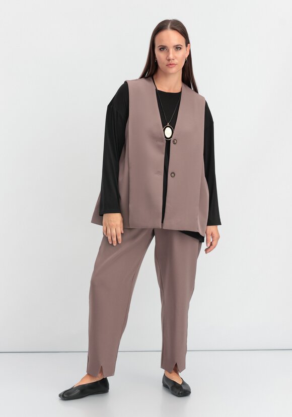 Жилет однобортный на пуговице шир.  580, рис. 10