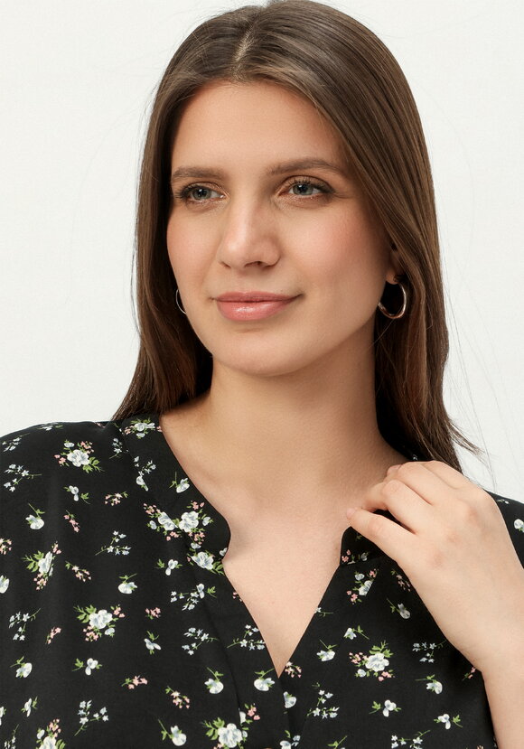 Блуза на пуговицах и разрезами по бокам шир.  580, рис. 22