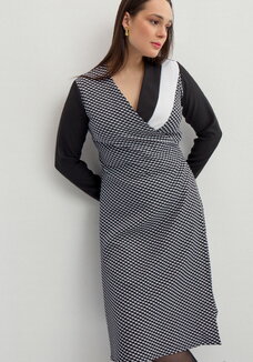 Платье на запах с V-образным вырезом