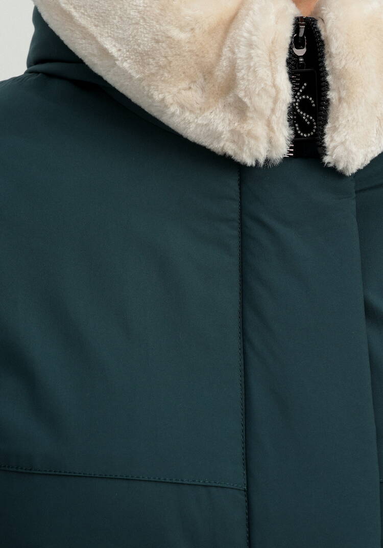 Куртка с меховым капюшоном на молнии шир.  750, рис. 43