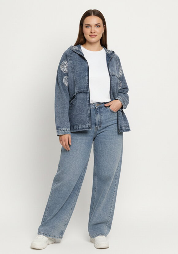 Куртка джинсовая с нашивками Ванесса шир.  580, рис. 2