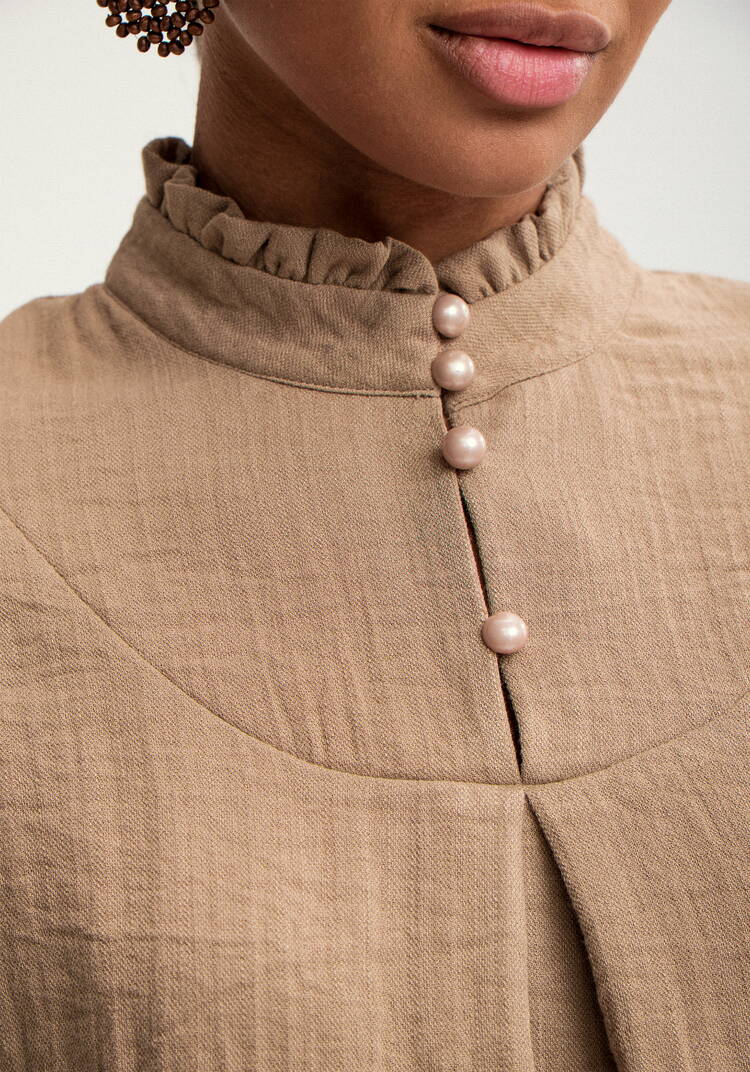 Блуза свободного кроя с рюшей по вороту шир.  750, рис. 13