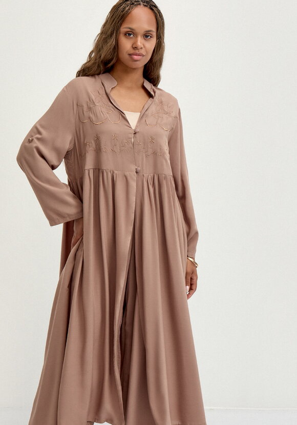 Рубашка с вышивкой на кокетке шир.  580, рис. 35