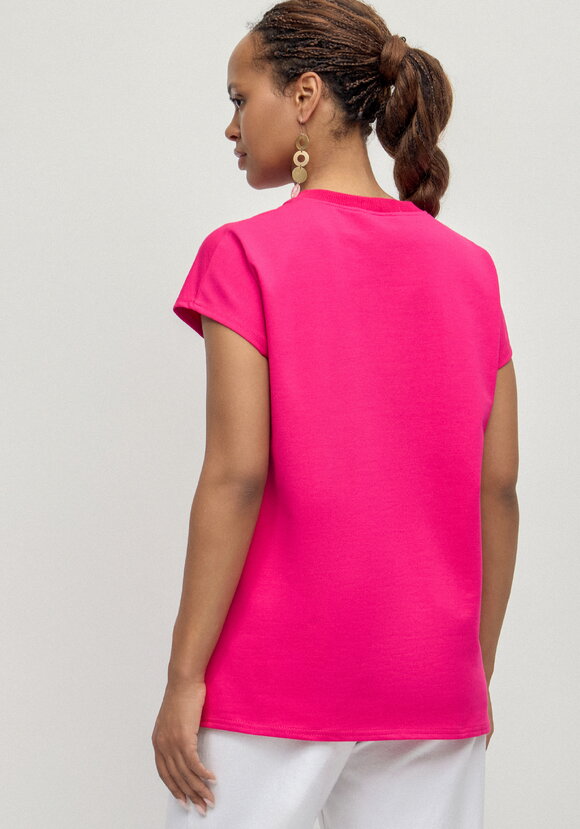 Футболка из трикотажа со спущенным плечом шир.  580, рис. 26