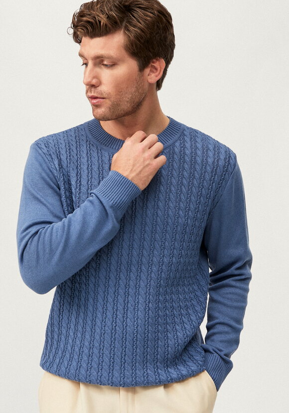 Джемпер с косами на передней полочке шир.  580, рис. 1