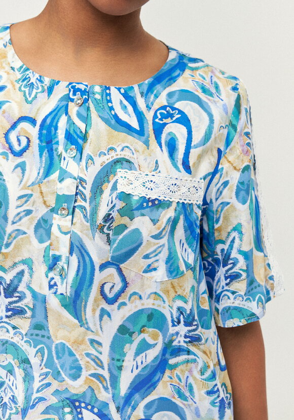 Блуза с лампасом из кружева по рукаву шир.  580, рис. 13