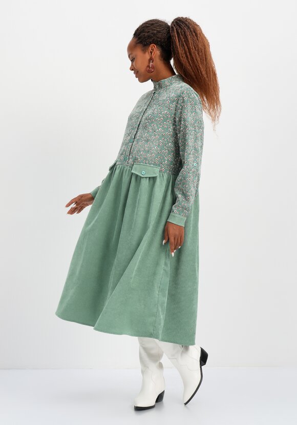 Платье комбинированное с воротником-стойкой шир.  580, рис. 32