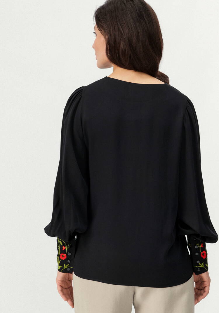 Блуза с цветочной вышивкой на манжетах шир.  750, рис. 3