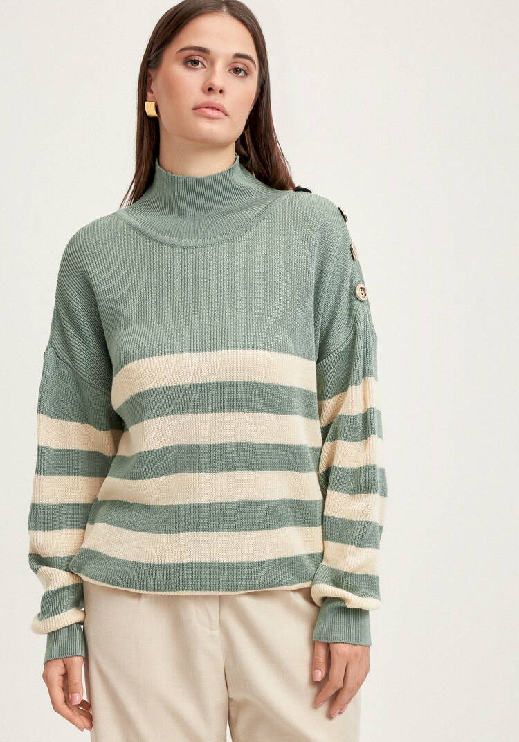 Джемпер с декоративными пуговицами в полоску шир.  750, рис. 9