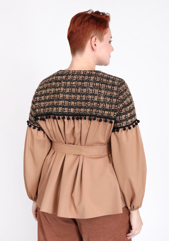 Блуза с поясом и декорированной кокеткой шир.  580, рис. 7