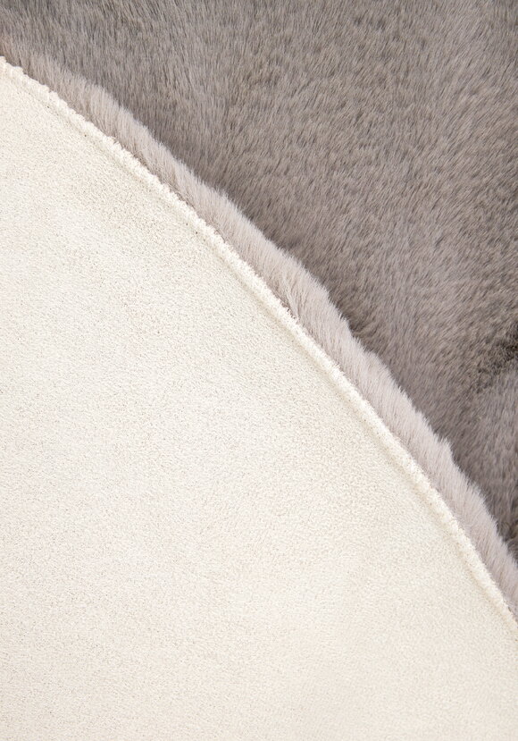 Ковер меховой овальный шир.  580, рис. 9