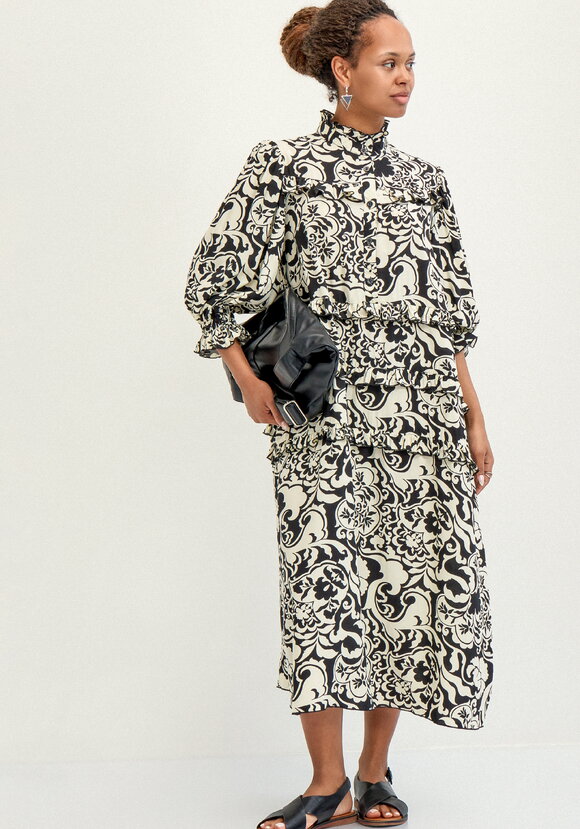 Платье с ярусами и обьёмным рукавом шир.  580, рис. 9