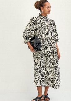 Платье с ярусами и обьёмным рукавом