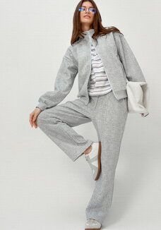 Костюм бомбер и брюки свободного кроя