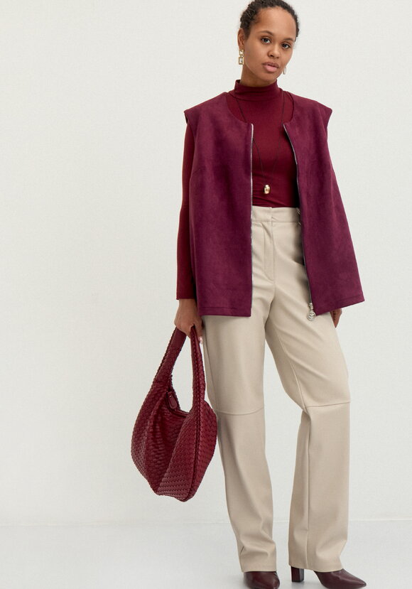 Жилет на молнии из замши шир.  580, рис. 7