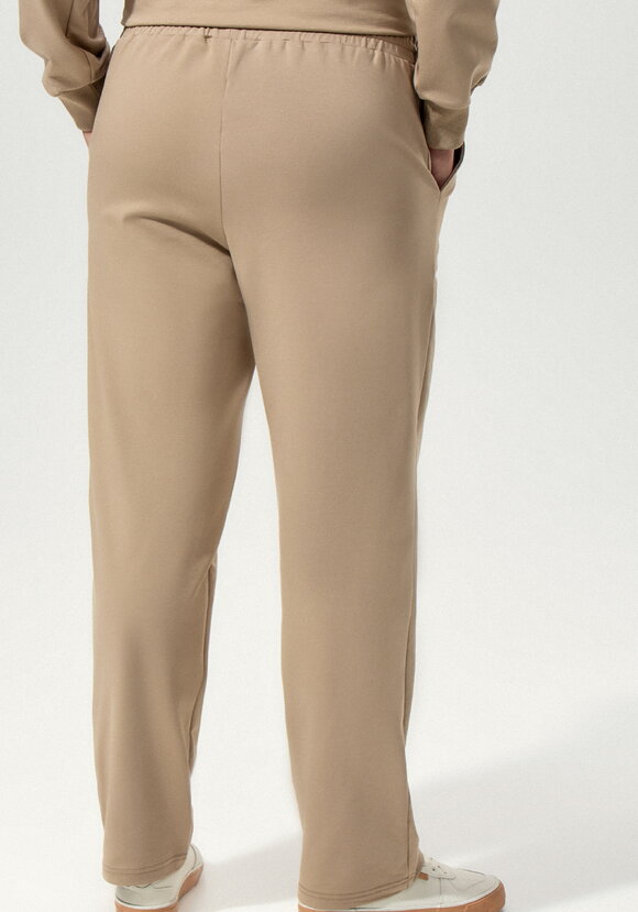 Костюм из брюк и свитшота с принтом на  груди шир.  580, рис. 27