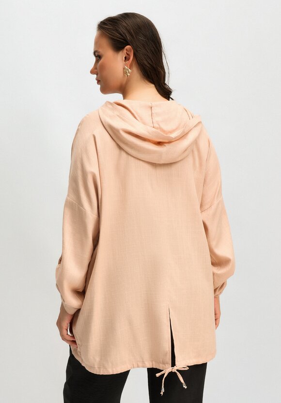 Рубашка с капюшоном и асимметричным низом шир.  580, рис. 10