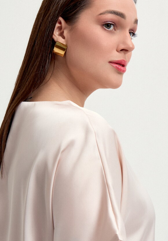 Блуза шелковая с V-образным вырезом шир.  580, рис. 6