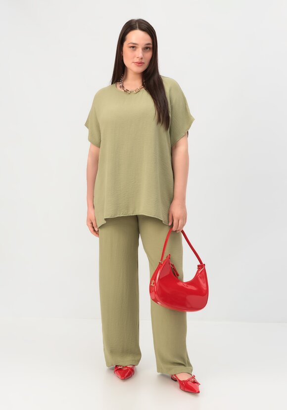 Блуза базовая со спущенной линией плеча шир.  580, рис. 39