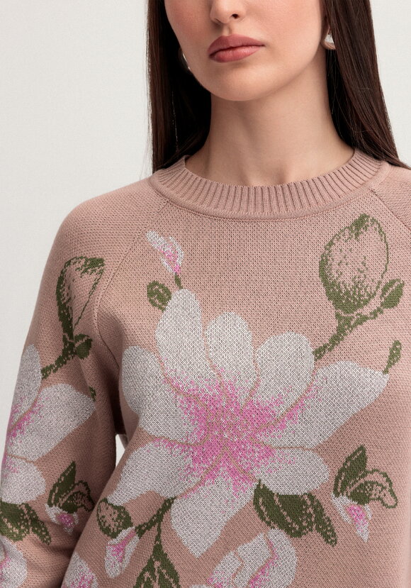 Джемпер с нежным цветочным орнаментом шир.  580, рис. 5