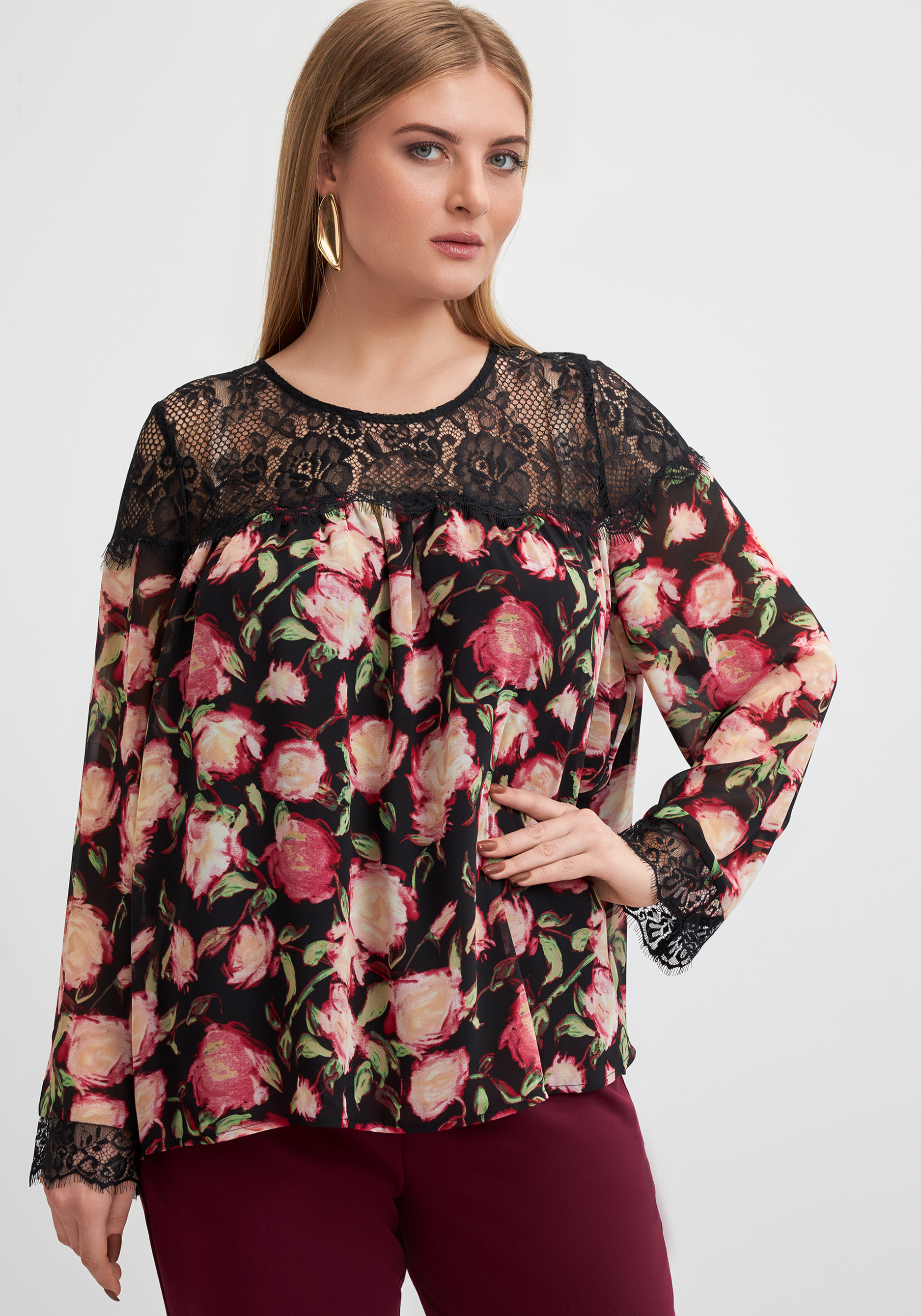 Блуза с цветочным принтом и кружевом