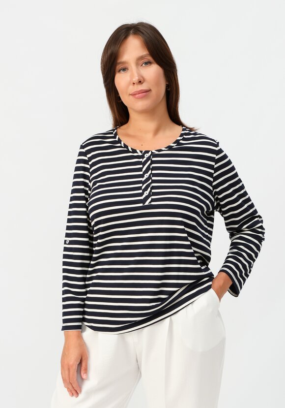 Лонгслив в полоску с патами на рукавах шир.  580, рис. 10