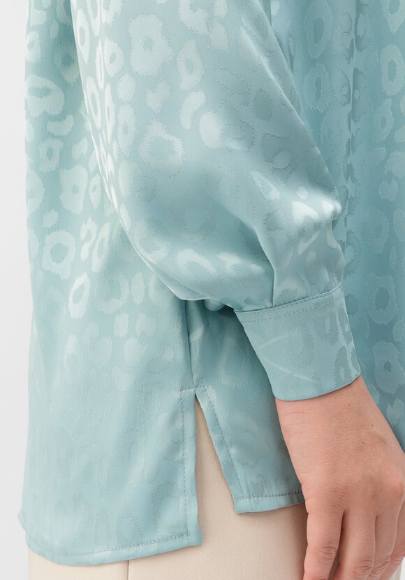 Рубашка атласная с анималистичным принтом шир.  580, рис. 20