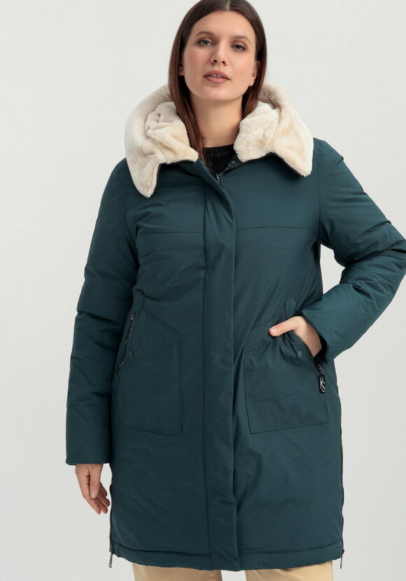 Куртка с меховым капюшоном на молнии шир.  580, рис. 40