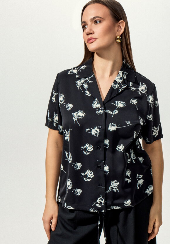 Блуза с отложным воротником в цветочек шир.  580, рис. 4